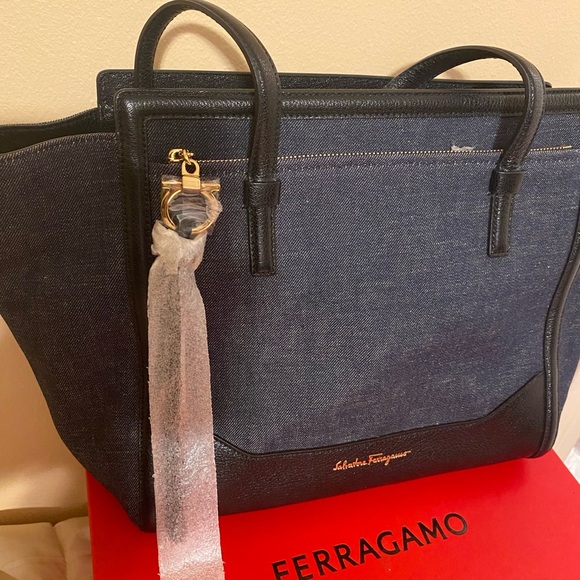 Luxury Handbag - Picture 11 of 13